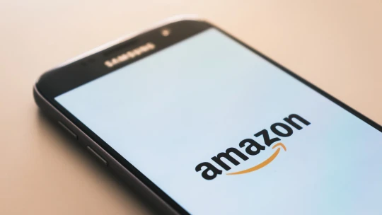Amazon investuje v Belgicku miliardu eur, chce doručovať tovar v deň objednávky