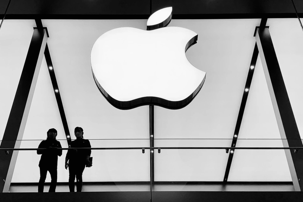 Služby spoločnosti Apple dosiahli rekordné čísla. Predaj iPhonov a Macov však zaostáva