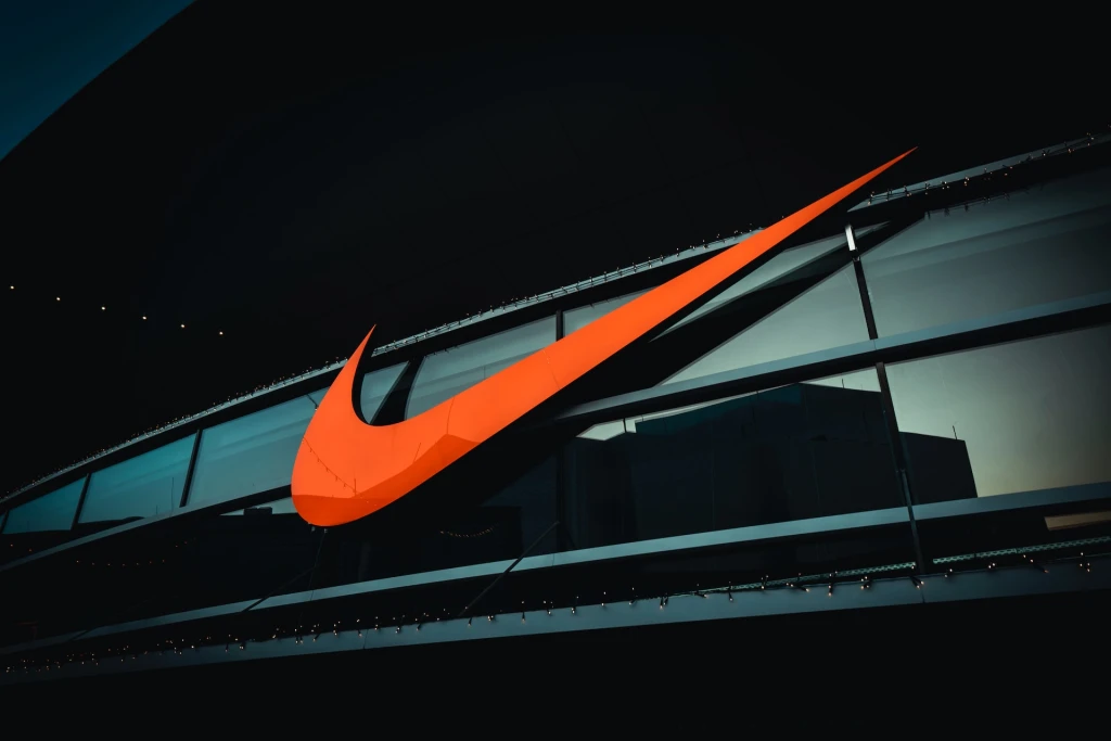 Kvartálny zisk firmy Nike vzrástol. Tržby však klesli a zaostali za očakávaniami