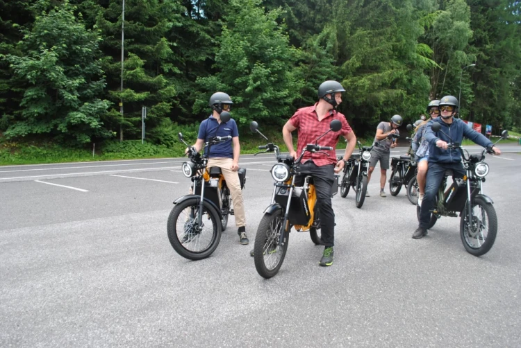 Zakladal značku Bushman, teraz vyrába elektrický moped. Najskôr vznikol ako vtip v krčme_2