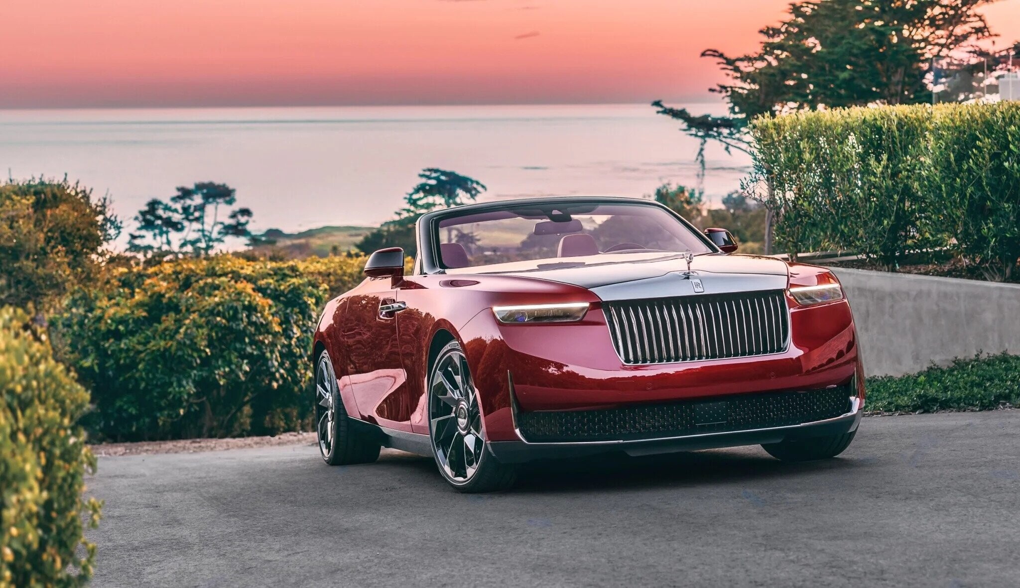 Rolls-Royce za 25 miliónov a najsilnejší Mustang. Čo nadchlo milovníkov luxusu v Monterey