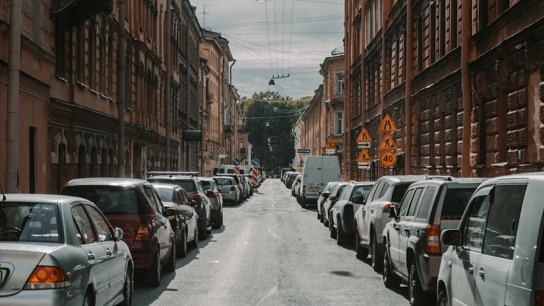 Štvrtina majiteľov domov nevie, kde bude od októbra parkovať, uvádza prieskum