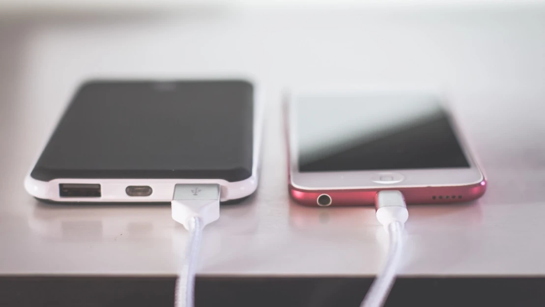 Vláda schválila novelu, ktorá zjednocuje nabíjačky na mobily. Platiť bude už koncom roka