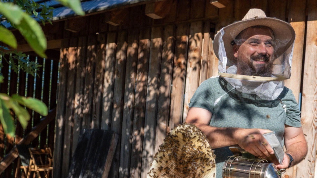 Dvojica kúpila starý dom a založila Včelí kRaj. Odchodom na Gemer spláca svoj dlh regiónu