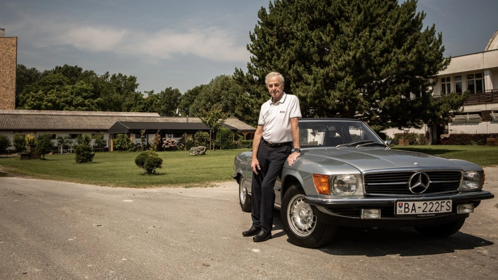 Slovensku priniesol Mercedes. Budúcnosť áut nie je čisto elektrická, hovorí Andrej Glatz