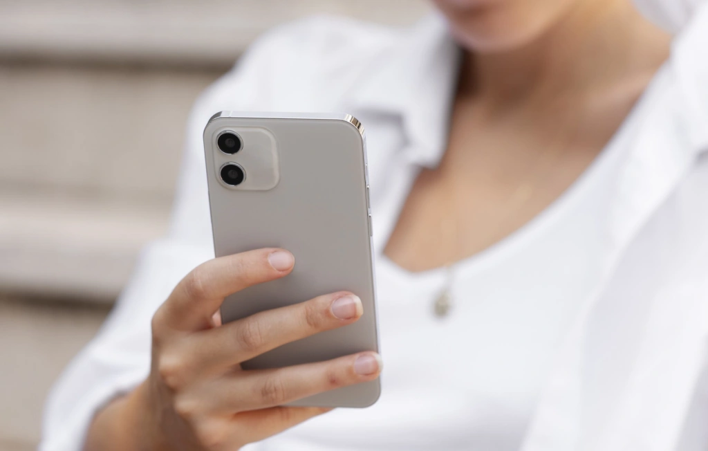 Predaj iPhonov klesá, o prvenstvo pripravil Apple konkurenčný Samsung