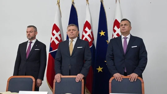 Zomri verzus štát. Kým vláda baví národ, satirický portál pomáha s financovaním