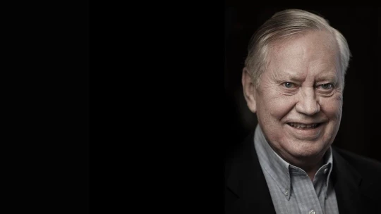 Chcel zomrieť chudobný a miliardárov nabádal k rozdávaniu. Odišiel filantrop Chuck Feeney