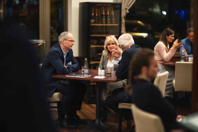 V Carltone sa stretli šéfovia najväčších spoločností. Pozrite sa, ako to vyzeralo na podujatí_24