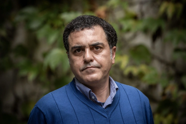 Iránsky spisovateľ: Cenzúra v mojej krajine? V knihe vám zmenia „vodku“ na „čaj“ či „olej“_1