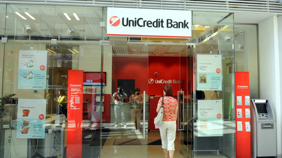 Talianskej bankovej skupine UniCredit v druhom kvartáli klesol zisk o 13 percent