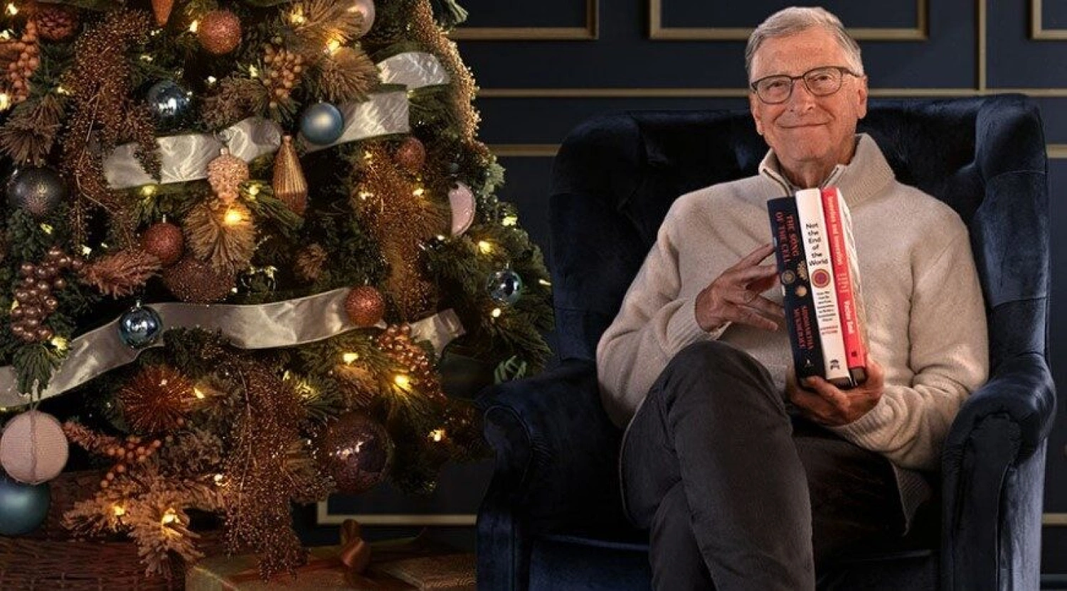 Bill Gates zverejnil svoj zoznam najlepších kníh roka. Čo sa oplatí prečítať počas Vianoc?