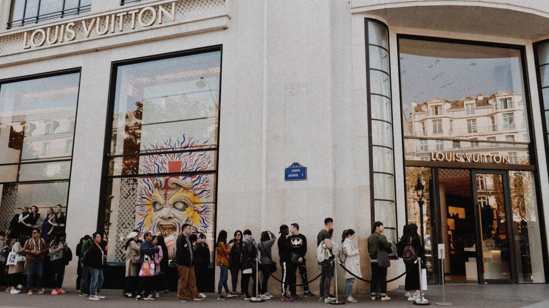 Svet luxusu stráca dych. Burberry, Gucci či Louis Vuitton ťahá nadol oslabená čínska ekonomika