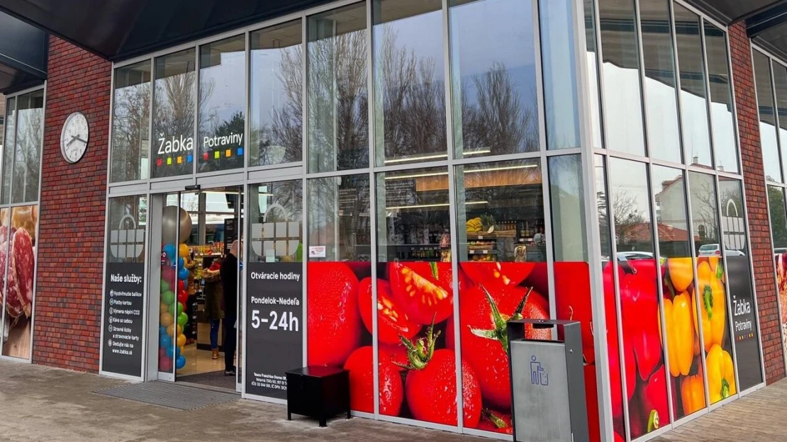 Tesco na Slovensku ruší sieť predajní Žabka. Väčšina sa zmení na Tesco Express