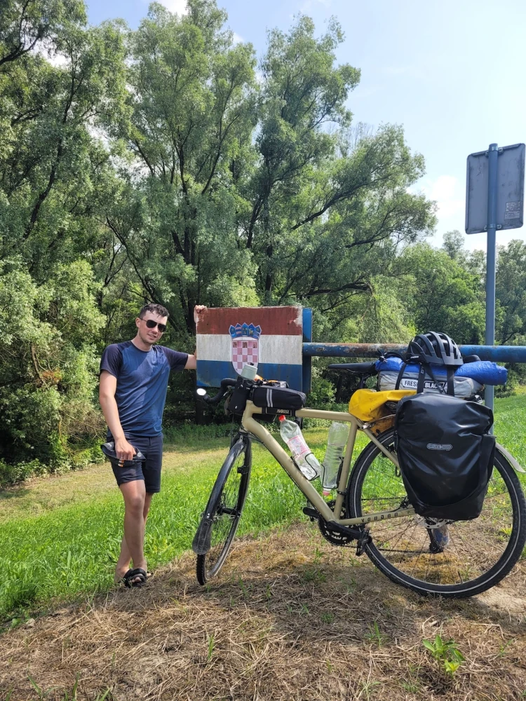 Za tri mesiace prešiel na bicykli z Írska do Istanbulu. Denne minul len 10 eur_12