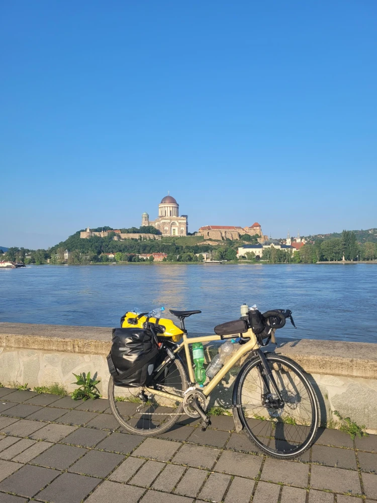 Za tri mesiace prešiel na bicykli z Írska do Istanbulu. Denne minul len 10 eur_8