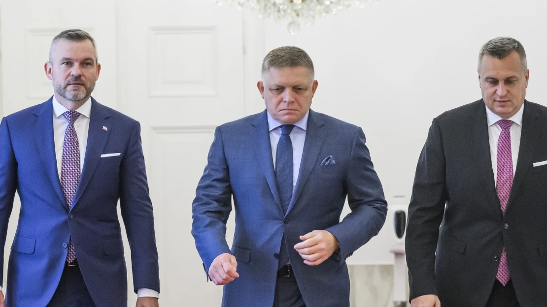 Extra daň pre politikov je len PR trik. Vďaka obrovským paušálom aj tak zaplatia menej ako vy