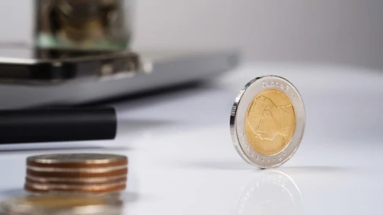 Euro sa dostalo na najvyššiu hodnotu za mesiac. Dôvodom je Trumpovo rozhodnutie odložiť clá