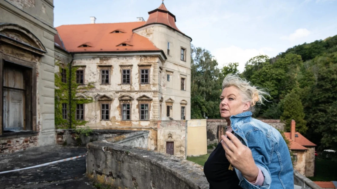 Kvôli záchrane zámku sa postavila aj českému miliardárovi. Spoznajte kastelánku z Jezeří