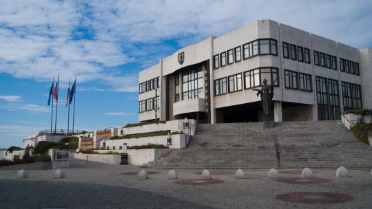Slovensko opäť zhoršilo výhľad deficitu svojich verejných financií