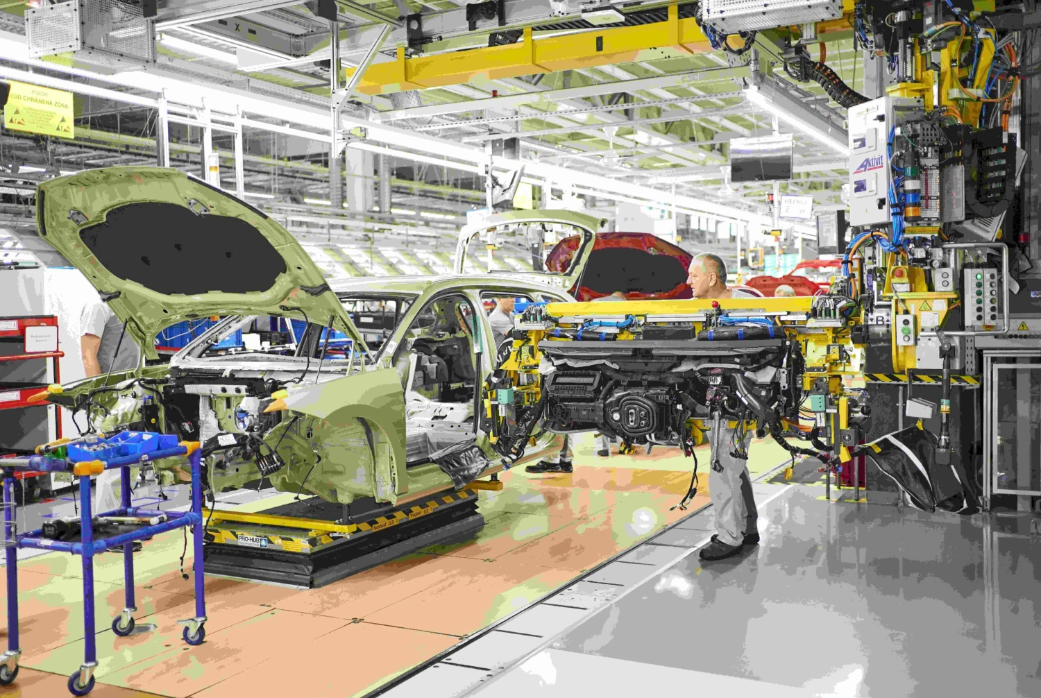 Volkswagen Slovakia spustil výrobu novej generácie Passatu a Škody Superb. 