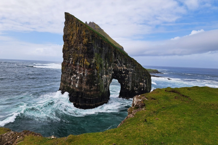 Krajina pretkaná legendami: Na Faerských ostrovoch nie sú stromy, pohltí vás zelená púšť_24