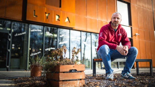 Nitriansku čokoládovňu kúpili Kolumbijčania. Ako jediná v Európe si sama šľachtí kakao