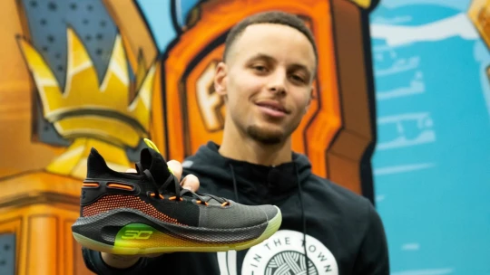 Rozchod so superhviezdou. Under Armour má o problém viac, legendárny basketbalista číslam nepomáhal