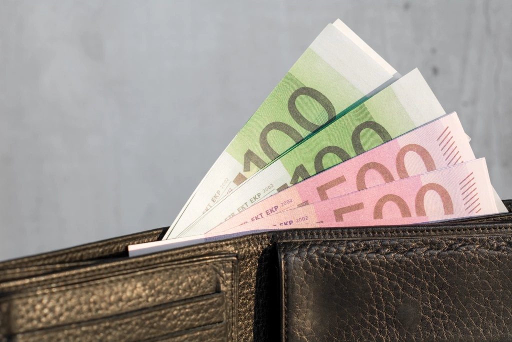 Najviac Slovákov chce nástupný plat do 1500 eur, sťahovať za prácou sa väčšinou nechcú