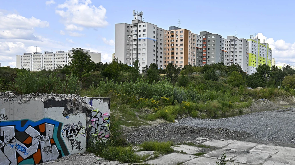 Ranný prehľad Forbesu: Ceny bytov na Slovensku klesajú už 18 mesiacov