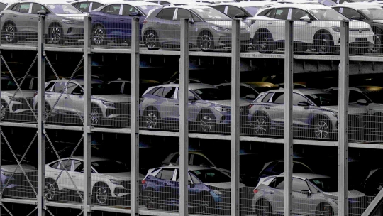 Trumpove clá na automobily môžu najviac poškodiť Slovensko, spočítala analýza holandských bankárov