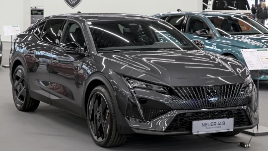 Automobilová skupina Stellantis, pod ktorú patrí závod v Trnave, dodá lízingovej spoločnosti 500 tisíc áut