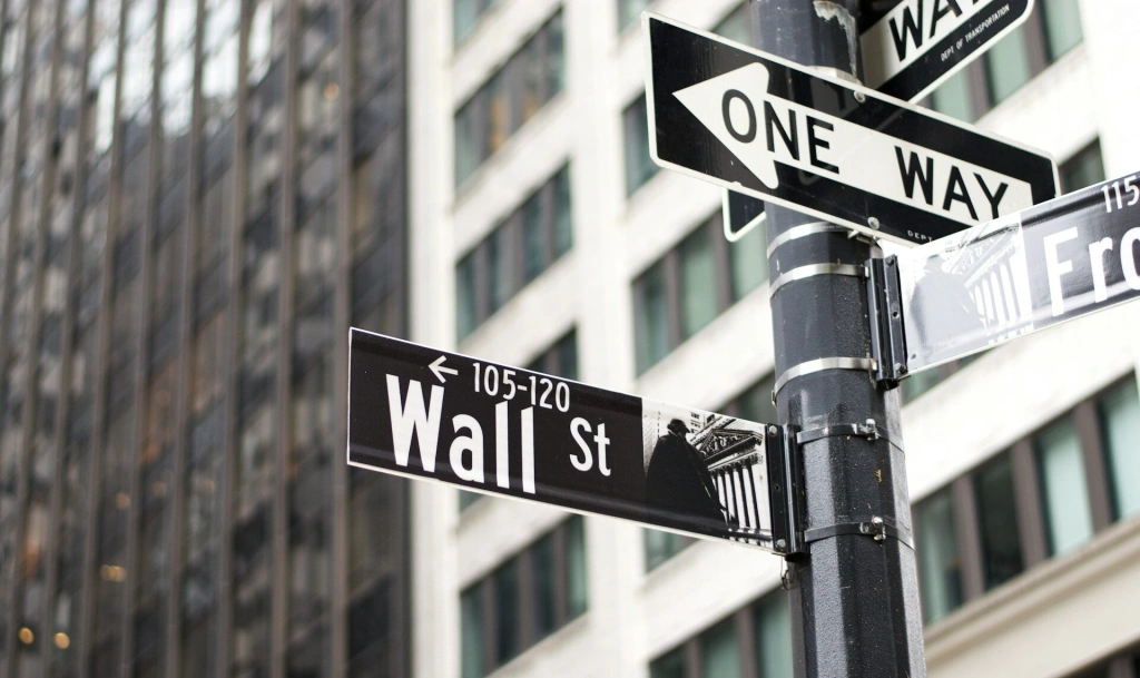 Wall Street ukončila 5-týdžňovú ziskovú sériu. Mierne oslabil Dow Jones, Nasdaq aj S&P 500