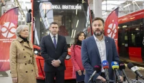 Na koniec Petržalky sa električkou odveziete o pár týždňov. Kam ešte chce Vallo predĺžiť trať?