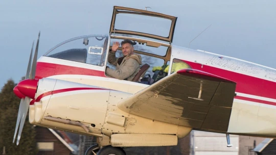 Štyrikrát ma zavreli, hovorí pilot o lete veteránom. Prečo presadá do tryskáča?