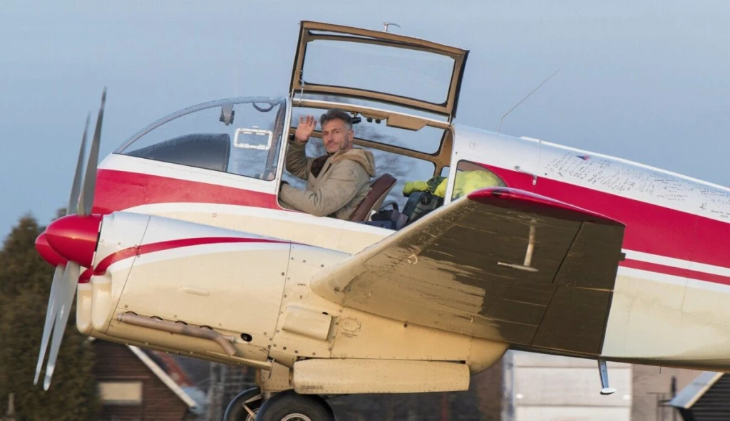 Štyrikrát ma zavreli, hovorí pilot o lete veteránom. Prečo presadá do tryskáča?