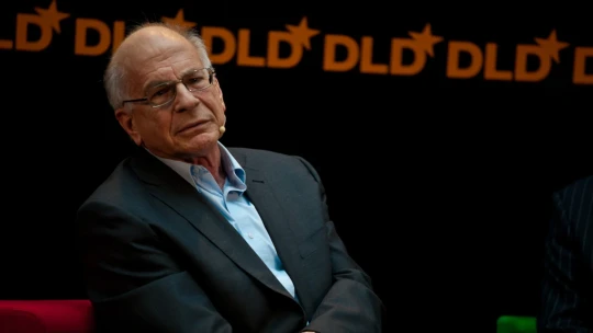 Zomrel Daniel Kahneman. Nositeľ Nobelovej ceny za ekonómiu mal 90 rokov