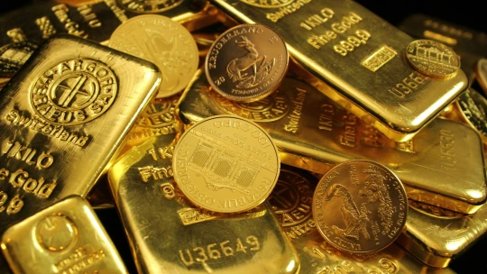 Zlato láme ďalšie rekordy, hranicu 4000 dolárov prekonal aj vzácny kov na okamžité dodanie