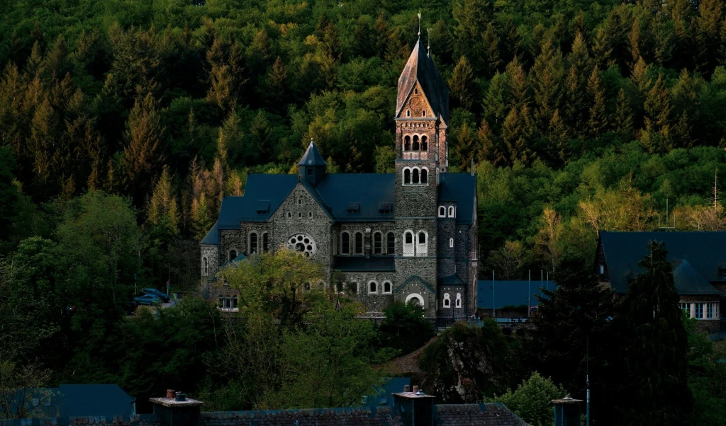 Výlet na víkend. Navštívte najkrajší balkón Európy, vinice pod Alpami či surrealistické jaskyne