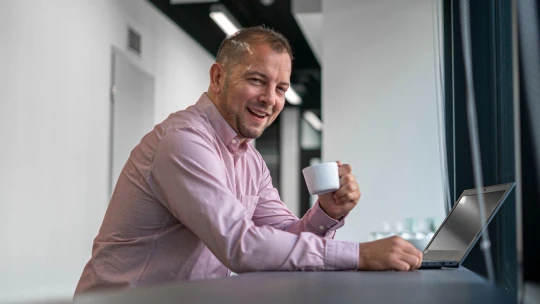 Michal Vydržel skončil v 20 rokoch na ulici. O dekádu neskôr už večeral u Billa Gatesa