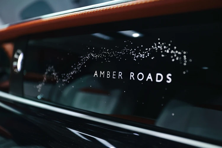 Autotest: Vydajte sa na jantárovú cestu v novom Rolls-Royce_2