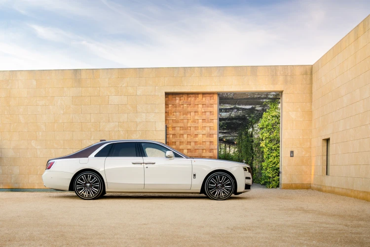 Autotest: Vydajte sa na jantárovú cestu v novom Rolls-Royce_1