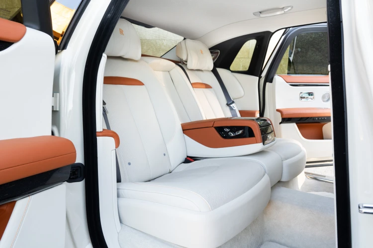 Autotest: Vydajte sa na jantárovú cestu v novom Rolls-Royce_0