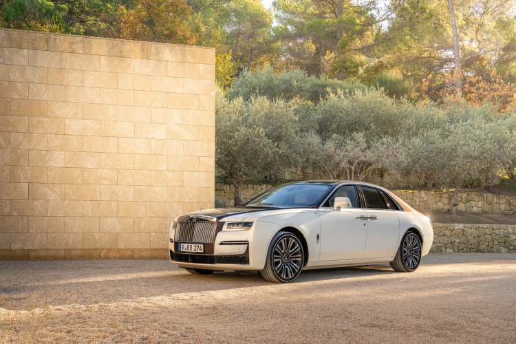 Autotest: Vydajte sa na jantárovú cestu v novom Rolls-Royce_3
