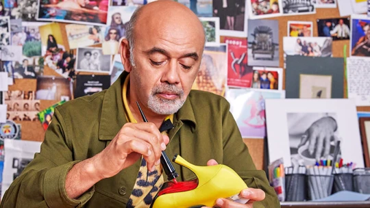 Christian Louboutin vstúpil do klubu miliardárov. Jeho lodičky nosí Beyoncé aj Taylor Swift