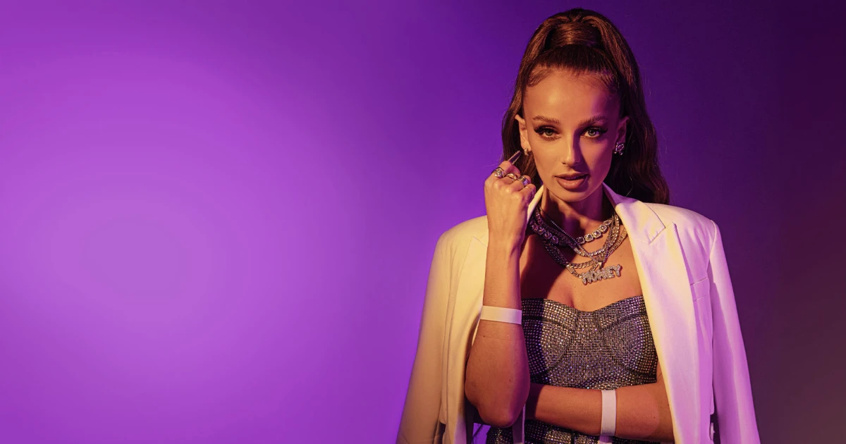 Speváčka Simona Sima Hegerová sa stala súčasťou rebríčka Forbes 30 pod 30 2024