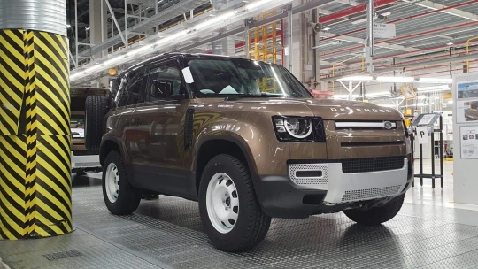Kybernetický útok na automobilku Jaguar Land Rover prerušil výrobu aj na Slovensku