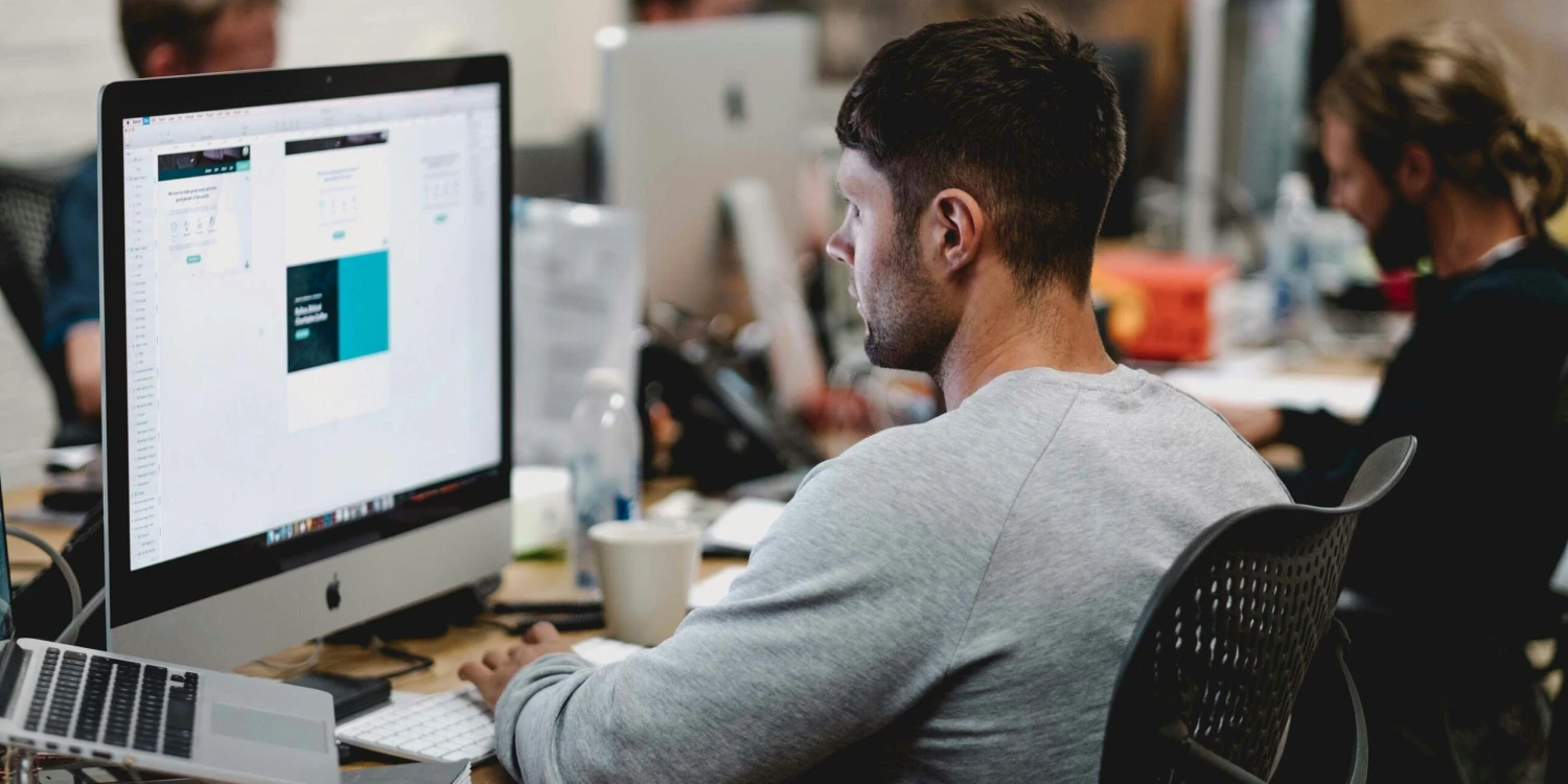 práca office kolegovia