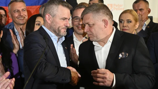 Politici môžu závidieť. Až 63 percent Slovákov dôveruje firmám, pätina však má jednu výhradu