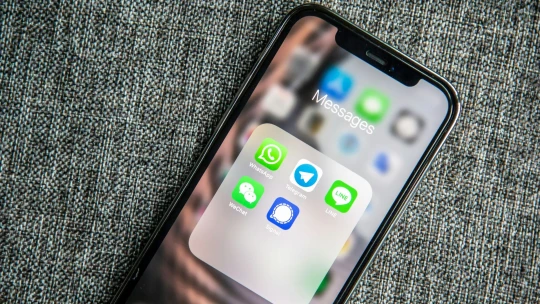 Ranný prehľad Forbesu: Whatsapp či Threads miznú z čínskych iPhonov. Apple ich po zákaze sťahuje